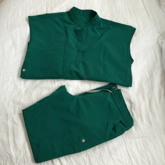 Fig scrubs - Picture 1 of 3